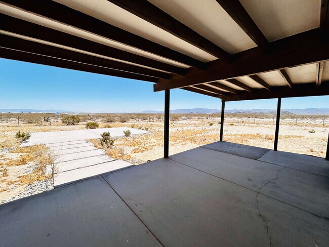 Building Photo - Quiet 2 bd House Surrounded by Open Desert