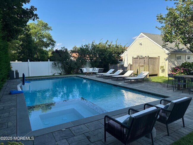 Building Photo - 2163 Village Rd