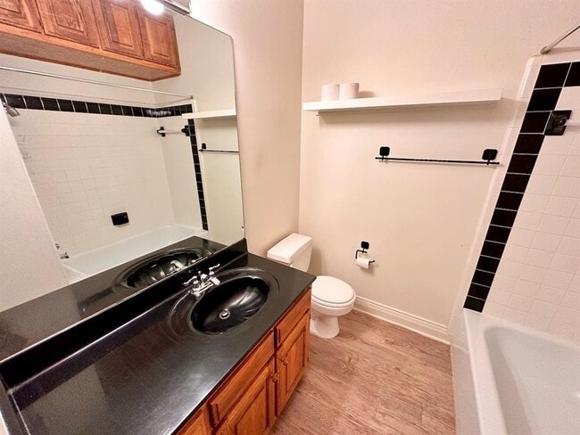 Building Photo - 402 W 44th St