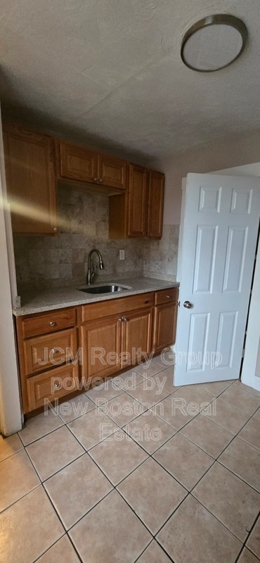 Building Photo - 86 Main St