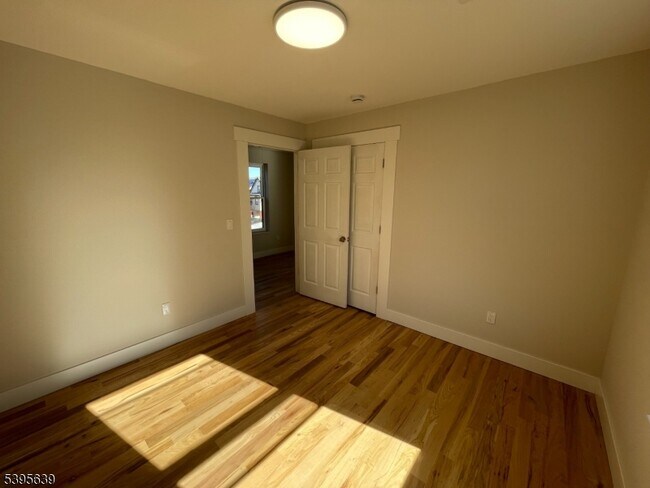 Building Photo - 119-121 Lewis St