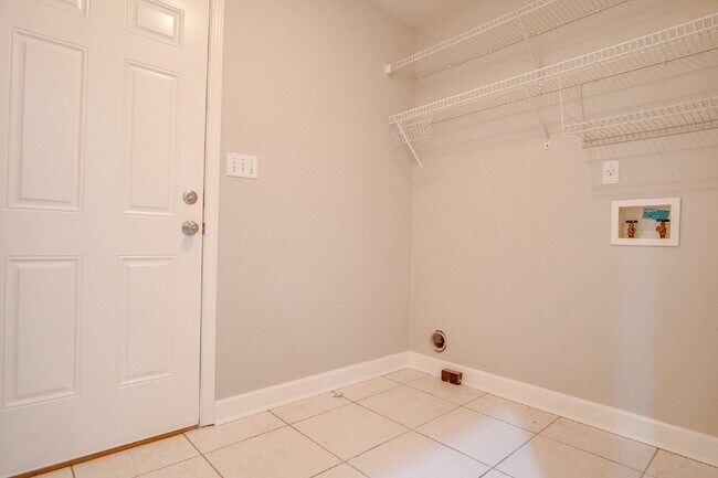 Building Photo - Spacious Pace Home with Office, Fireplace & Pergola