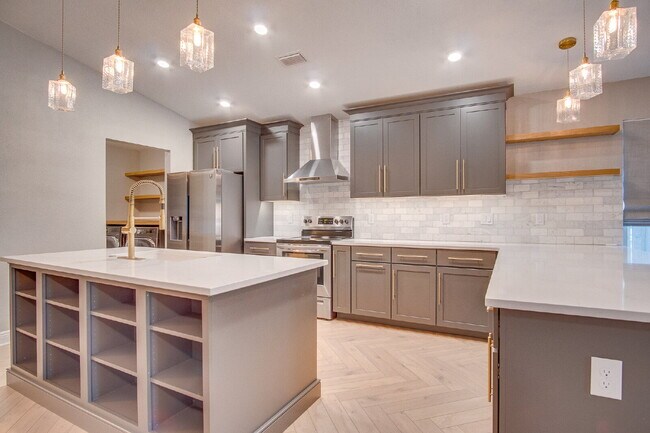 Building Photo - Spacious 4-Bedroom Home in Milton Near I-1...