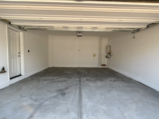 Building Photo - BEAUTIFUL 5 BED 3.5 BATH 3 FLOORS 2 CAR GARAGE SINGLE FAMILY HOME W/ LARGE LOFT & BACKYARD FOR RENT!