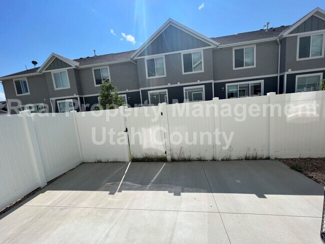 Building Photo - 10863 N Sandstone Way