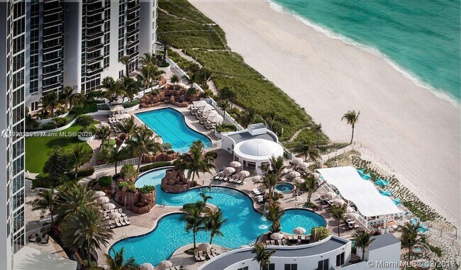Building Photo - 18101 Collins Ave