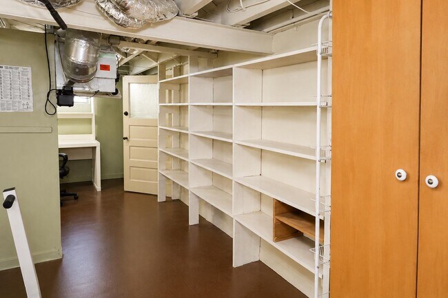 Building Photo - 111 E Randolph Ave