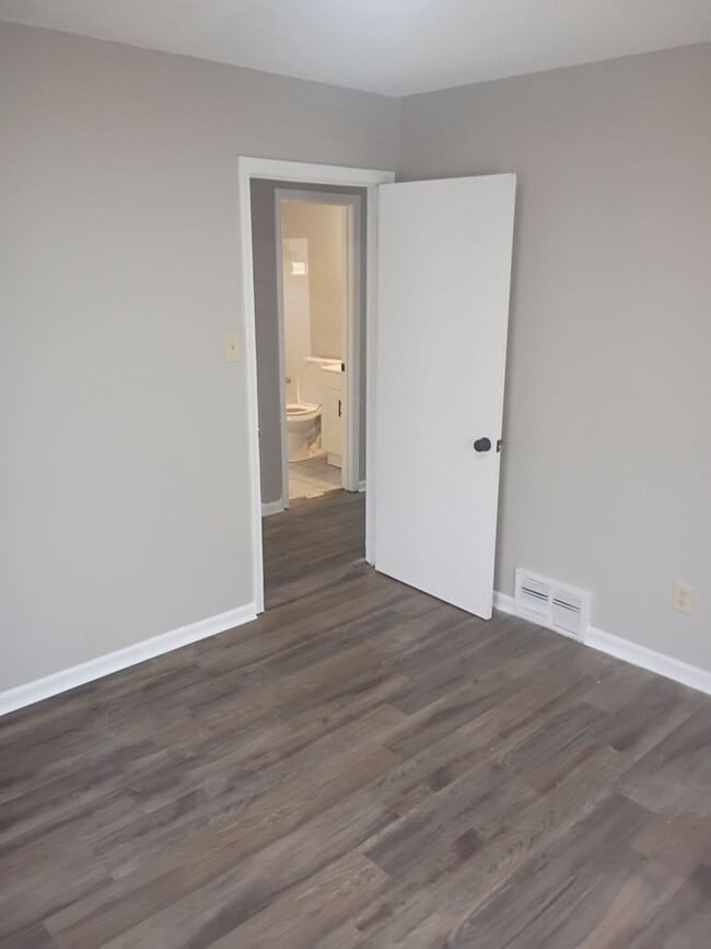 Building Photo - 3 bedroom 2 bath home at an affordable price