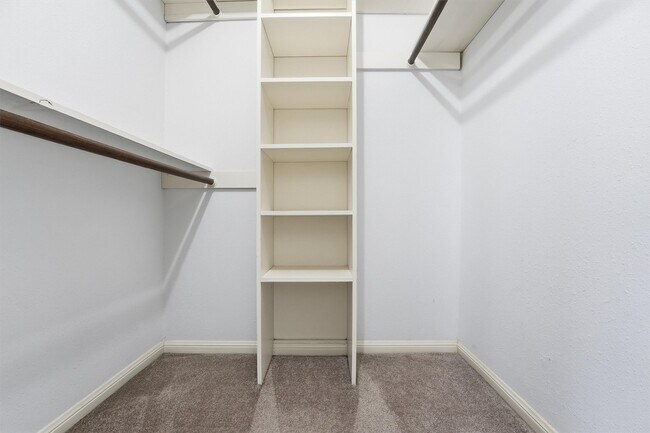 Building Photo - 2325 Triway Ln