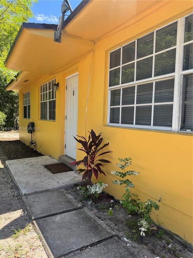 Building Photo - 522 NW 13th Ave