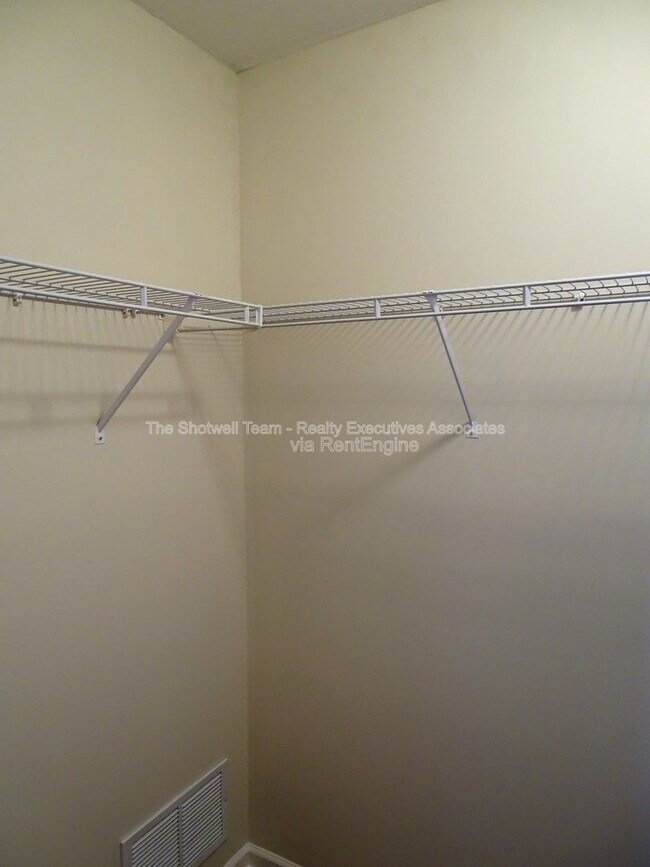 Building Photo - 308 Java Way