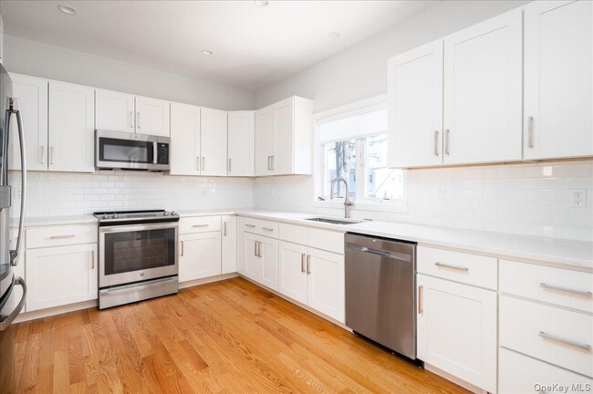 Building Photo - 91 Rockwell St