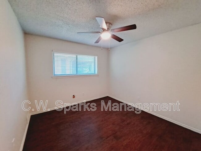 Building Photo - 4106 Cedar Creek Dr
