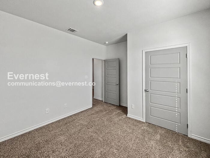 Building Photo - 2236 Hornbeam St