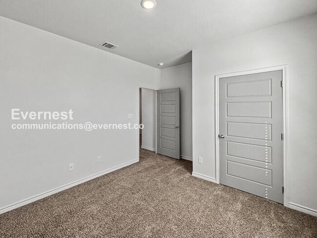 Building Photo - 2236 Hornbeam St