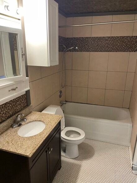 Building Photo - 520 S 2nd St