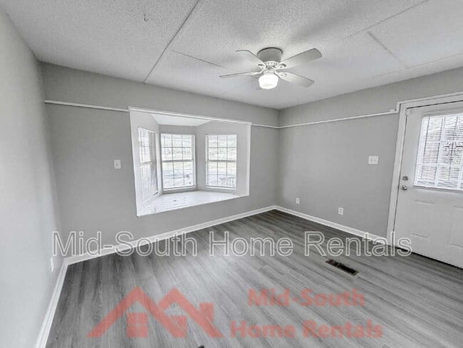 Building Photo - 721 Best St