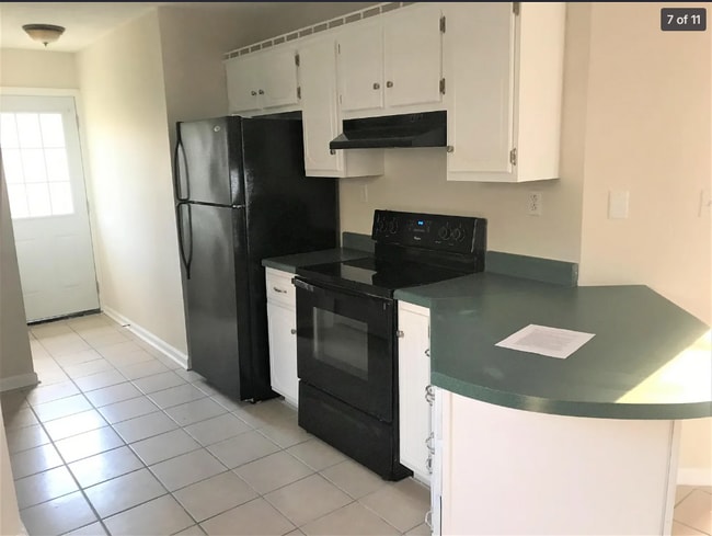 Building Photo - 123 Willow Creek Rd