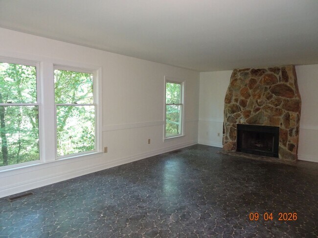 Building Photo - 1350 Jamestown Rd