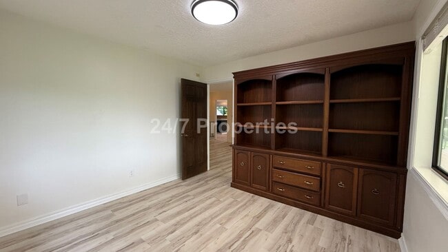 Building Photo - Sprawling 5 BD | 3 BA with Basement - Gresham