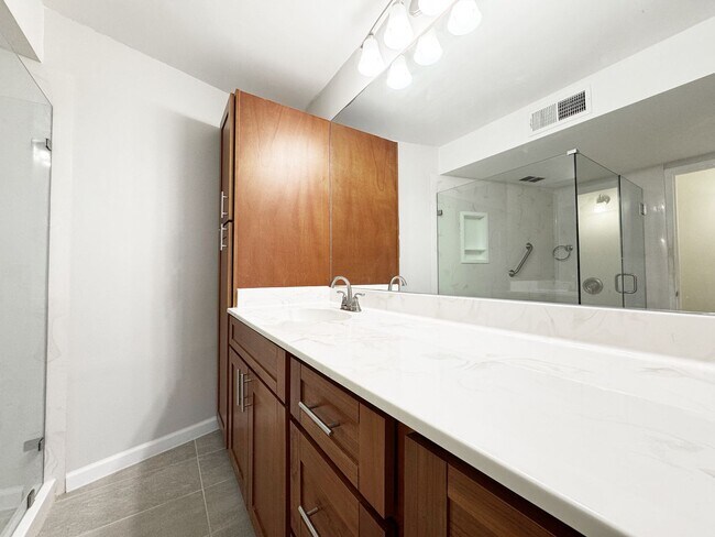 Building Photo - Cat Friendly Hawaii Kai Condo with Panoram...