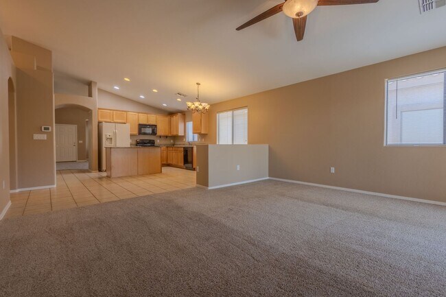 Building Photo - 4 Bedroom, 2 Bath