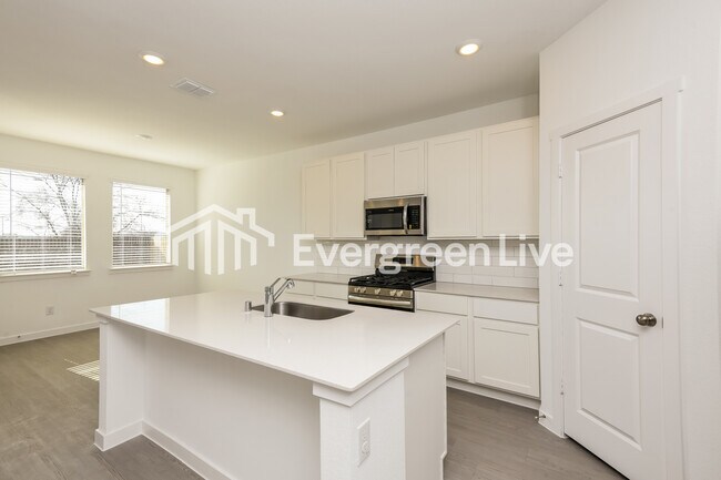 Building Photo - 1212 Dragon Wy