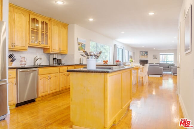 Building Photo - 110 N Barrington Ave