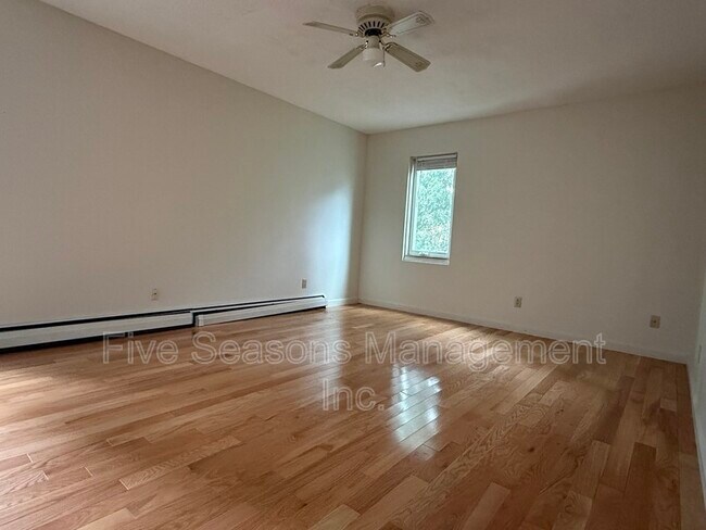 Building Photo - 115 N Winooski Ave
