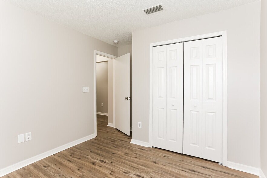 Building Photo - 7910 Cherry Blossom Dr S