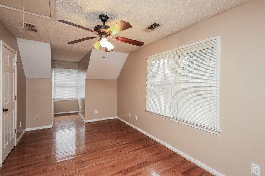 Building Photo - 710 Maggie Mae Ln