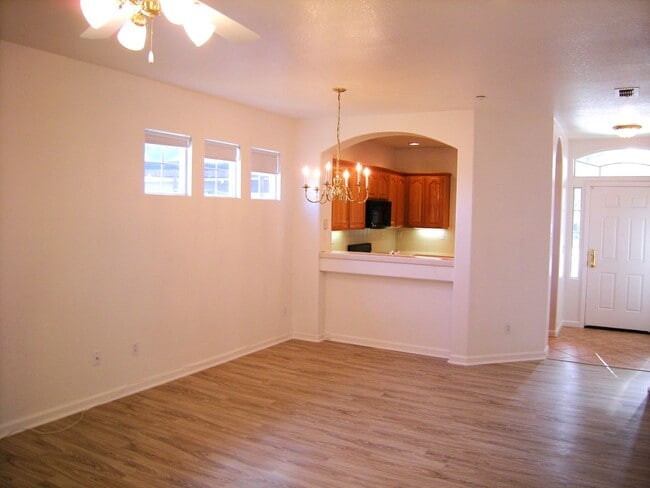Building Photo - Browns Valley 3/2 located in a gated commu...