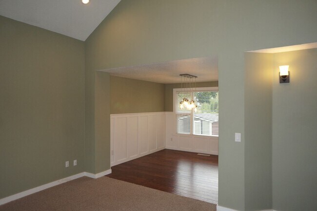 Building Photo - 10602 SW Windsor Pl