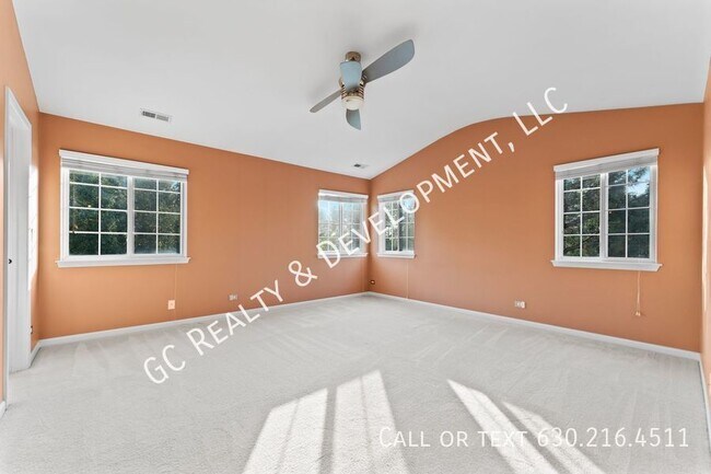 Building Photo - ***2300 SF END UNIT W/LOTS OF LIGHT / 2 BD...