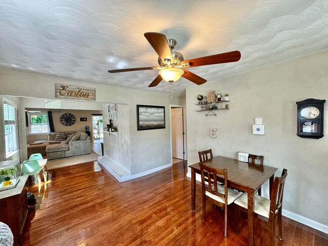 Building Photo - BEAUTIFUL HOME CLOSE TO AIRPORT AND MILITARY BASE.