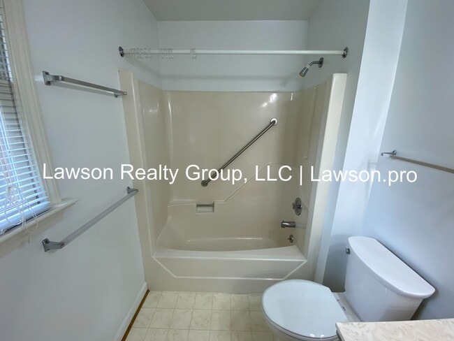 Building Photo - Spacious Hollins Four Bedroom w/ Finished Basement