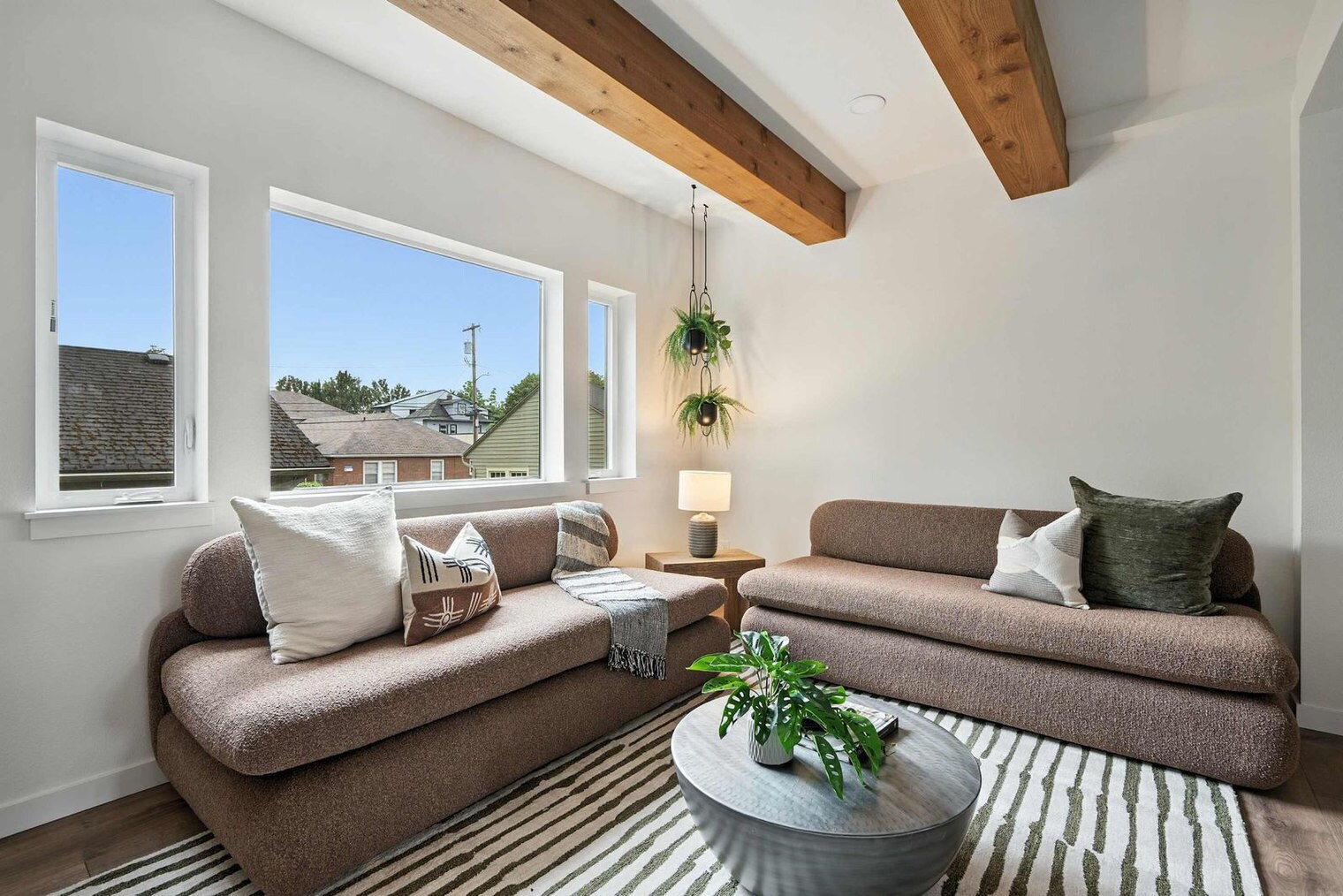 Building Photo - 925 NE 23rd Ave