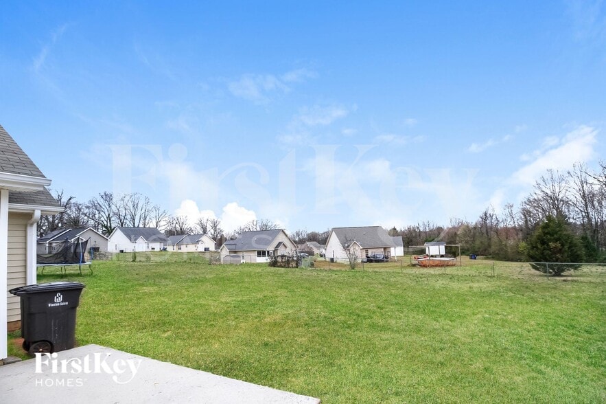 Building Photo - 329 Wright St