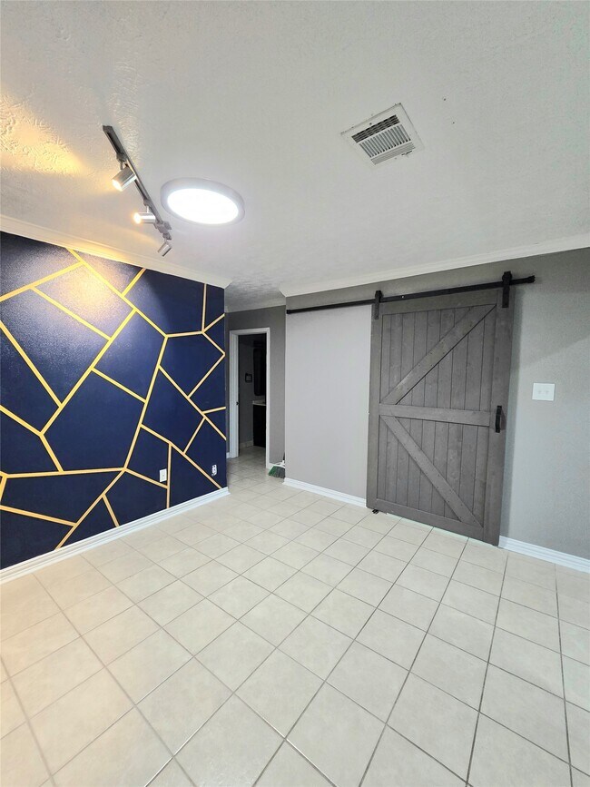 Building Photo - 616 Shaver St