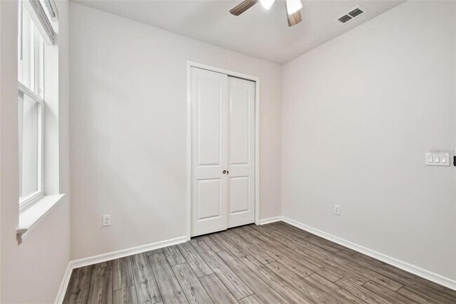 Building Photo - 13144 Peachleaf Ave