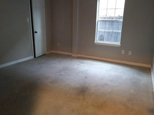 Building Photo - 2152 William Tell St