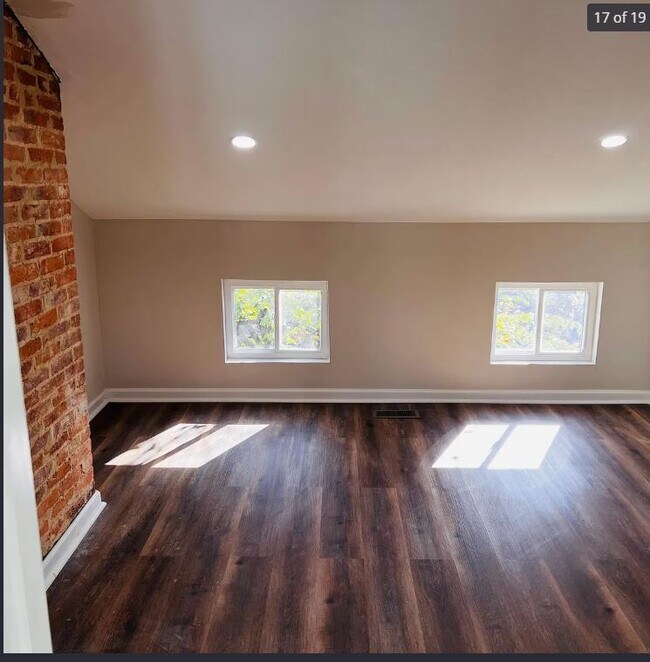 Building Photo - Gough