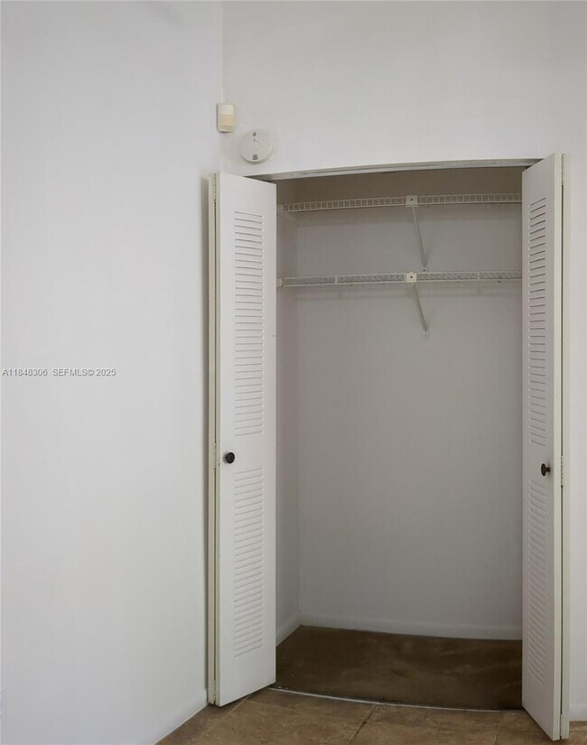 Building Photo - 917 NE 199th St