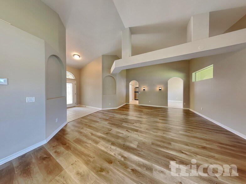 Building Photo - 9 Point Pl