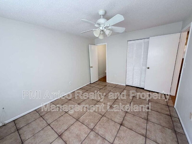 Building Photo - 1211 Robert King High Dr