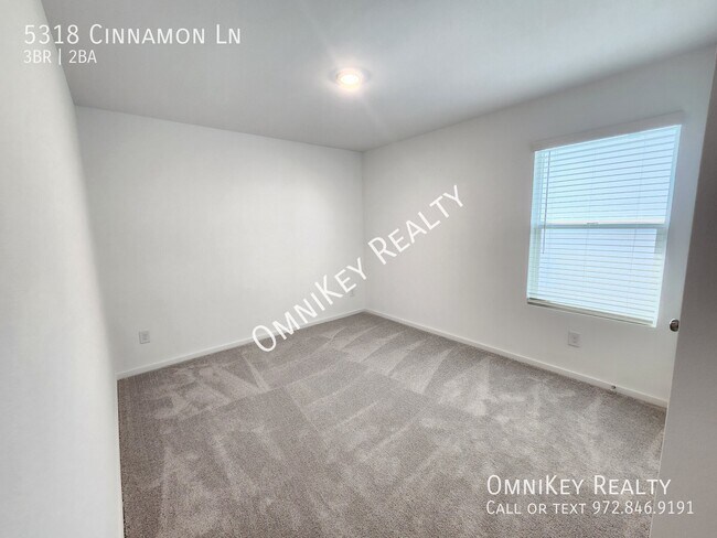Building Photo - 5318 Cinnamon Ln