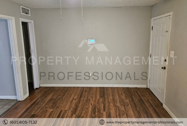 Building Photo - 1324 Marydale Dr