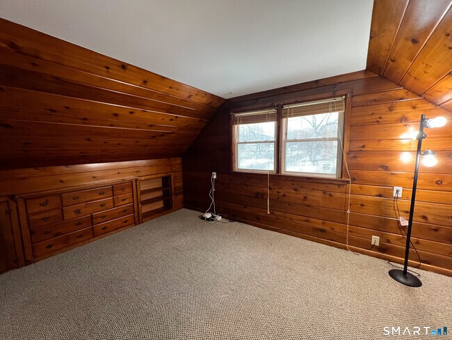 Building Photo - 458 Meadowside Rd