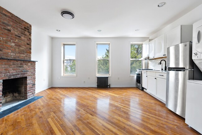 Primary Photo - LARGE 2 BEDROOM WASHER DRYER EXPOSED BRICK