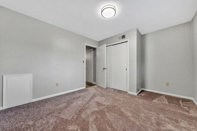 Interior Photo - 3rd,SW,1401